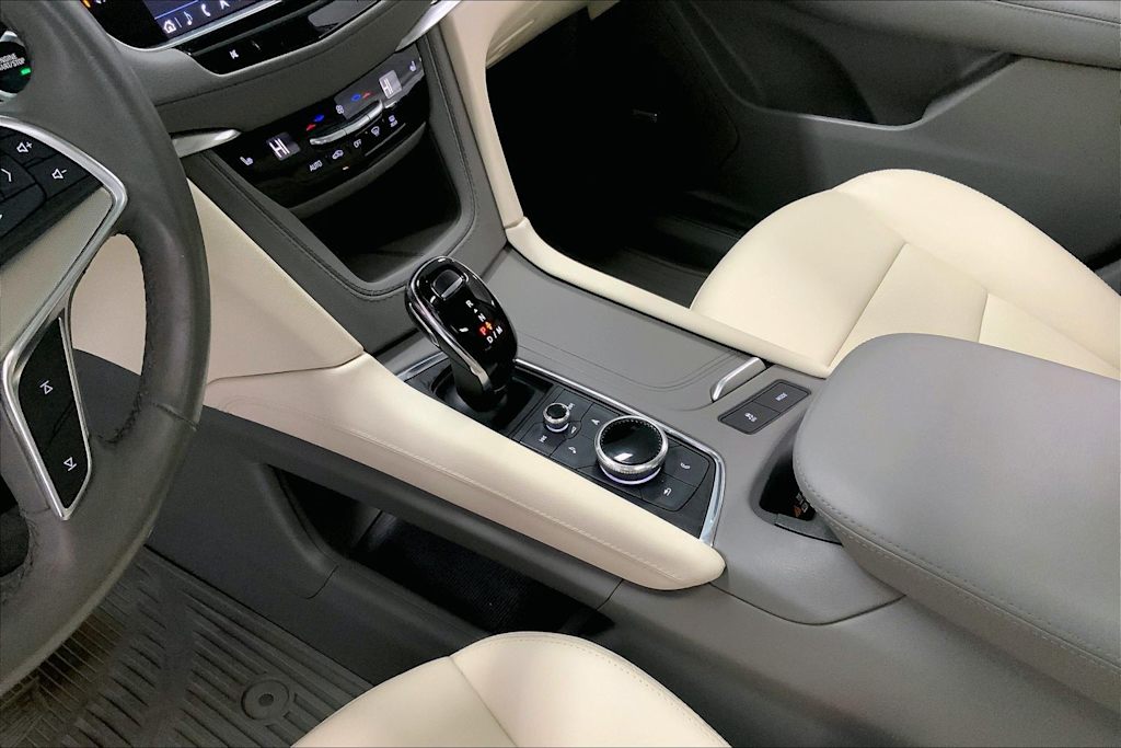 Thumbnail: 2023 Cadillac XT5 - 16