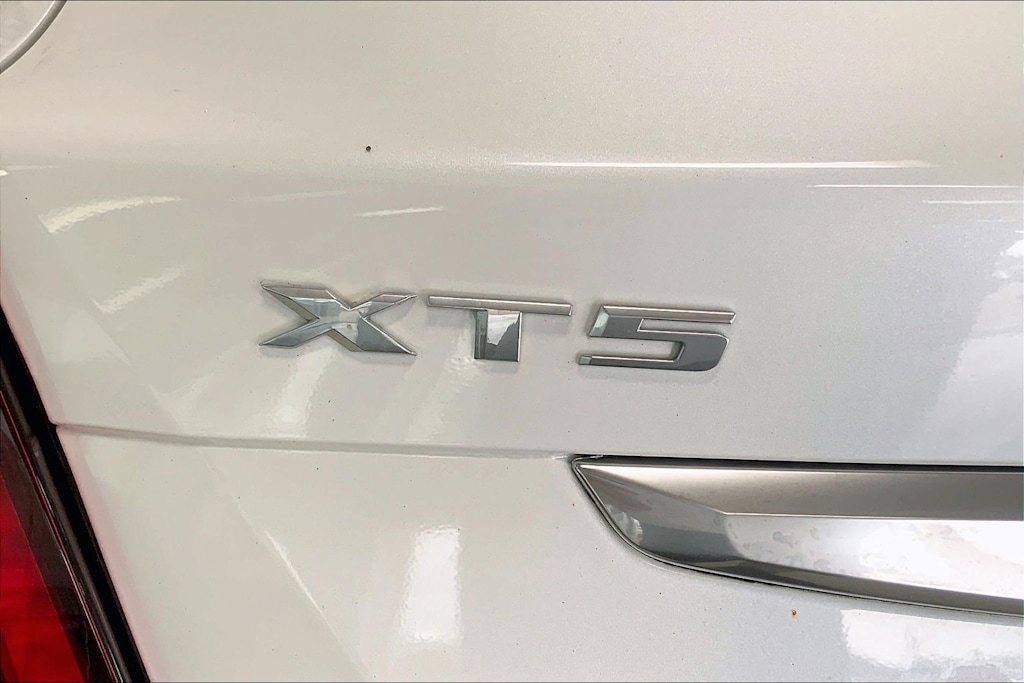 Thumbnail: 2023 Cadillac XT5 - 7