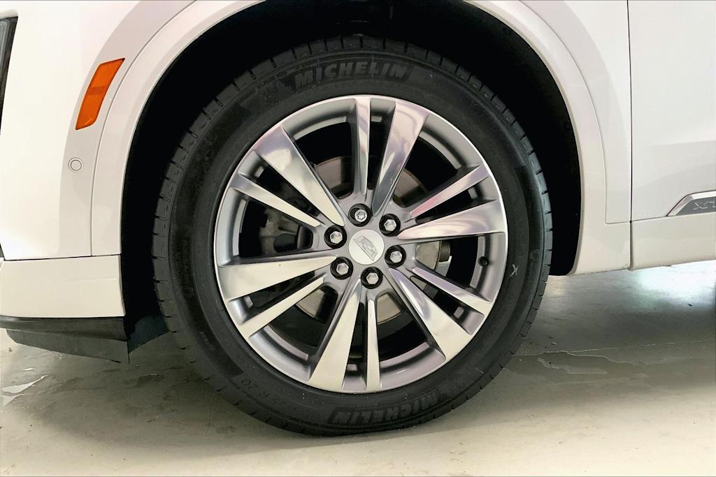 Thumbnail: 2023 Cadillac XT6 - 8