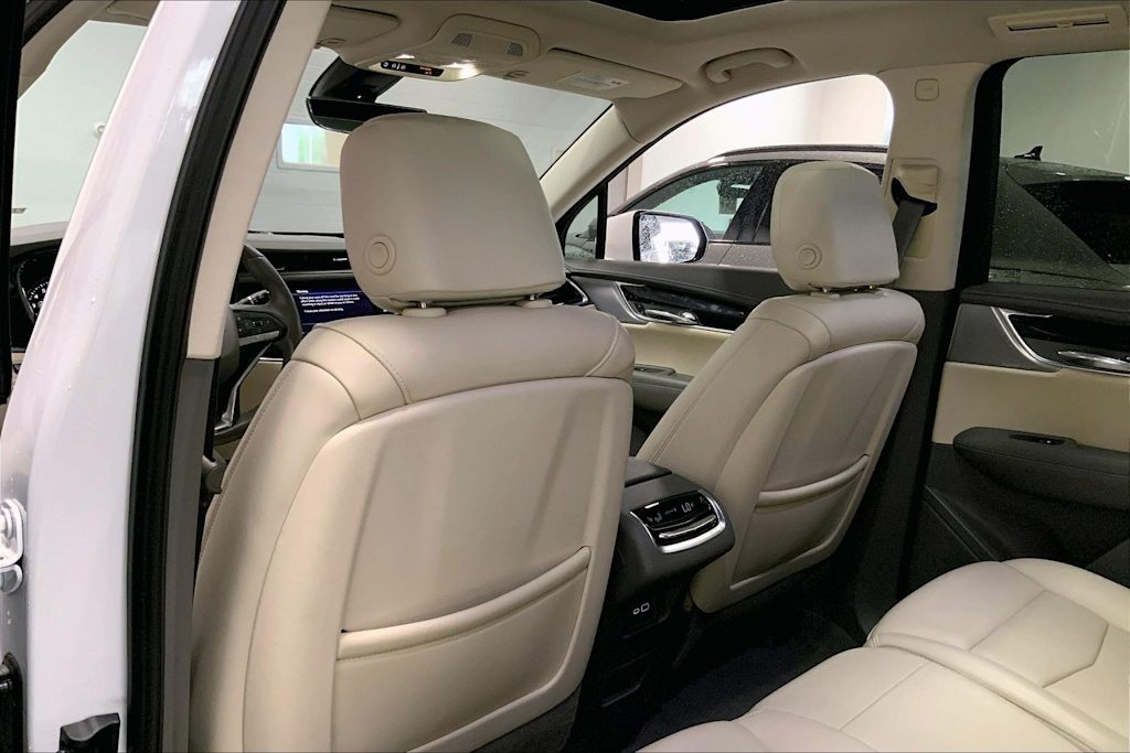 Thumbnail: 2023 Cadillac XT6 - 12