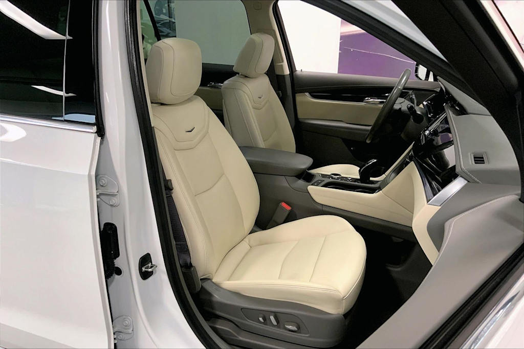 Thumbnail: 2023 Cadillac XT6 - 11