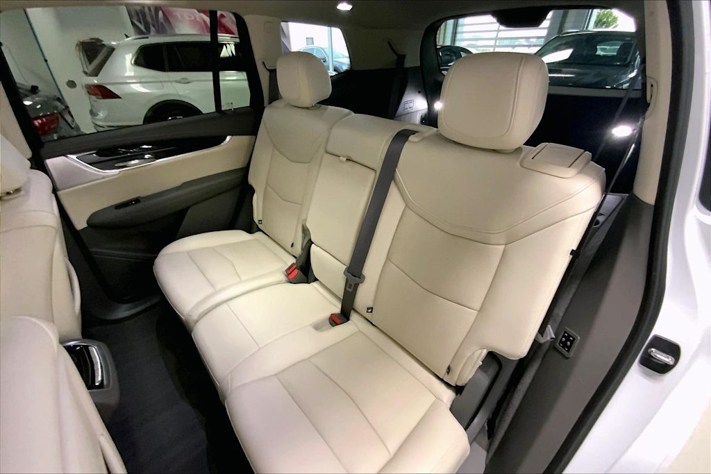 Thumbnail: 2023 Cadillac XT6 - 27