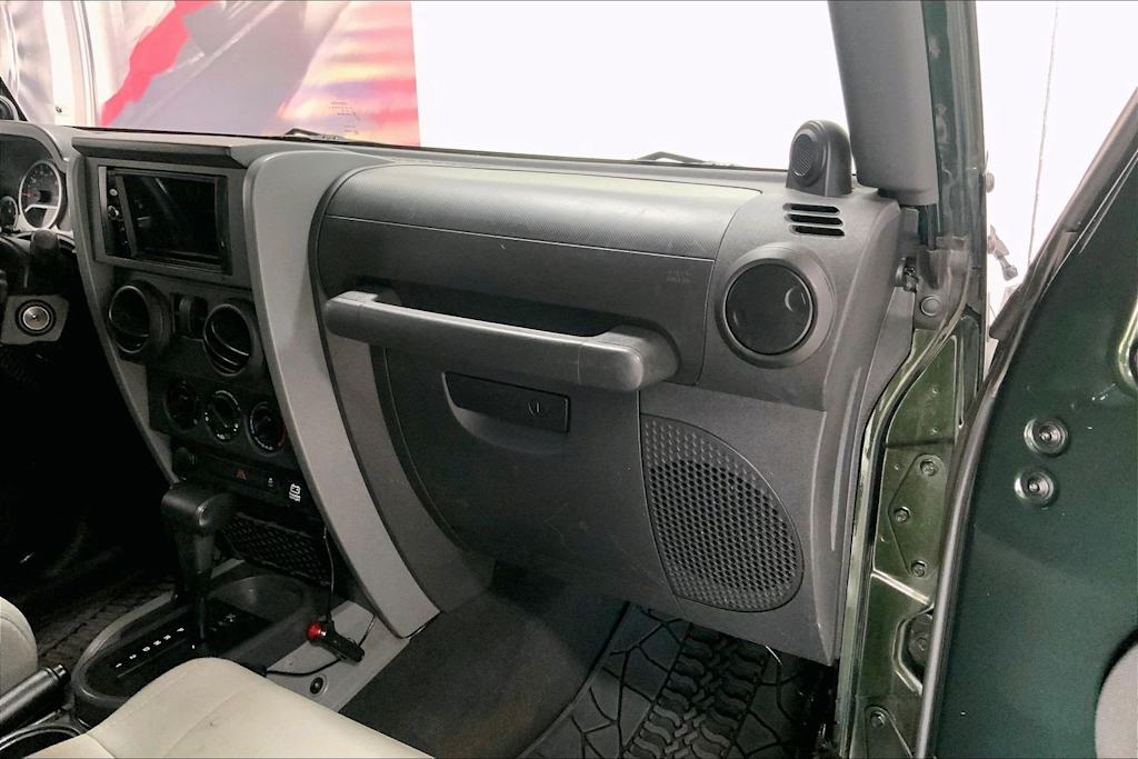 Thumbnail: 2010 Jeep Wrangler - 21
