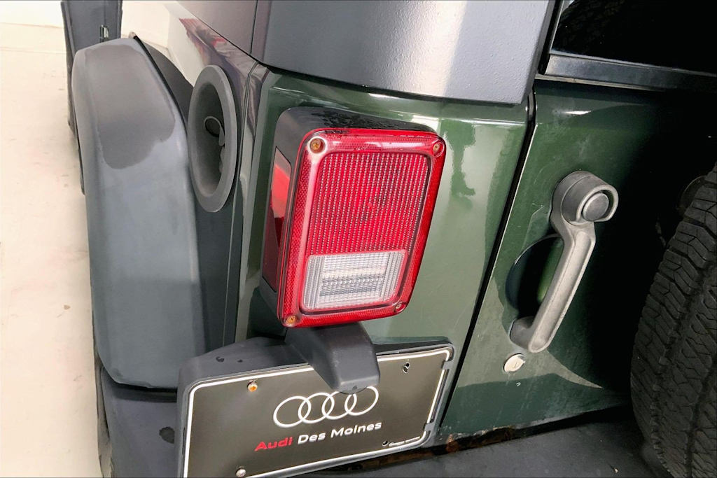 Thumbnail: 2010 Jeep Wrangler - 27