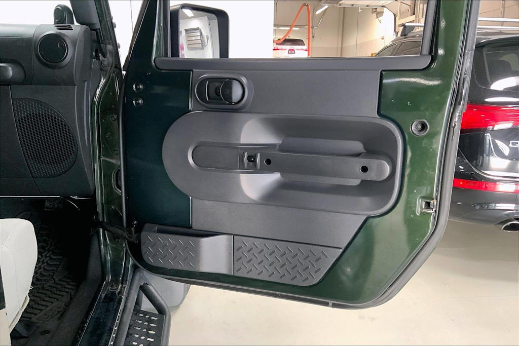 Thumbnail: 2010 Jeep Wrangler - 23