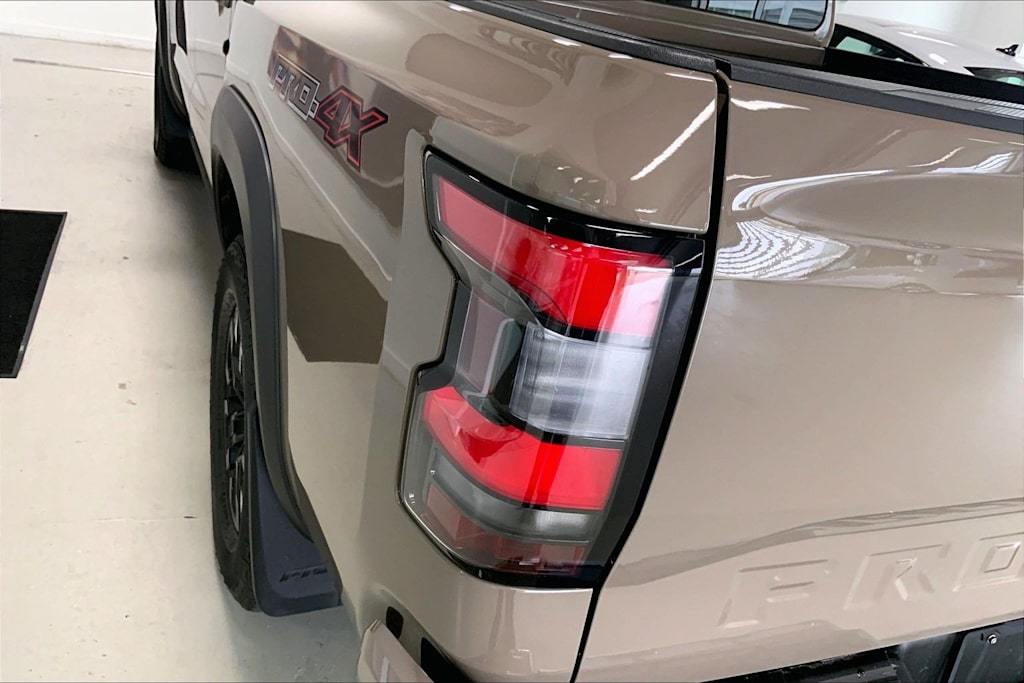 Thumbnail: 2023 Nissan Frontier - 29