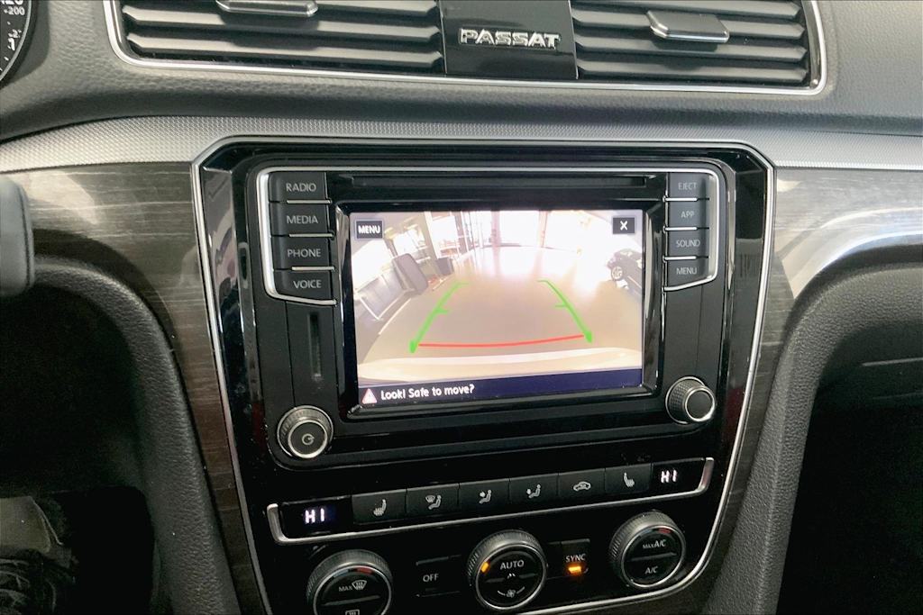 Thumbnail: 2018 Volkswagen Passat - 24