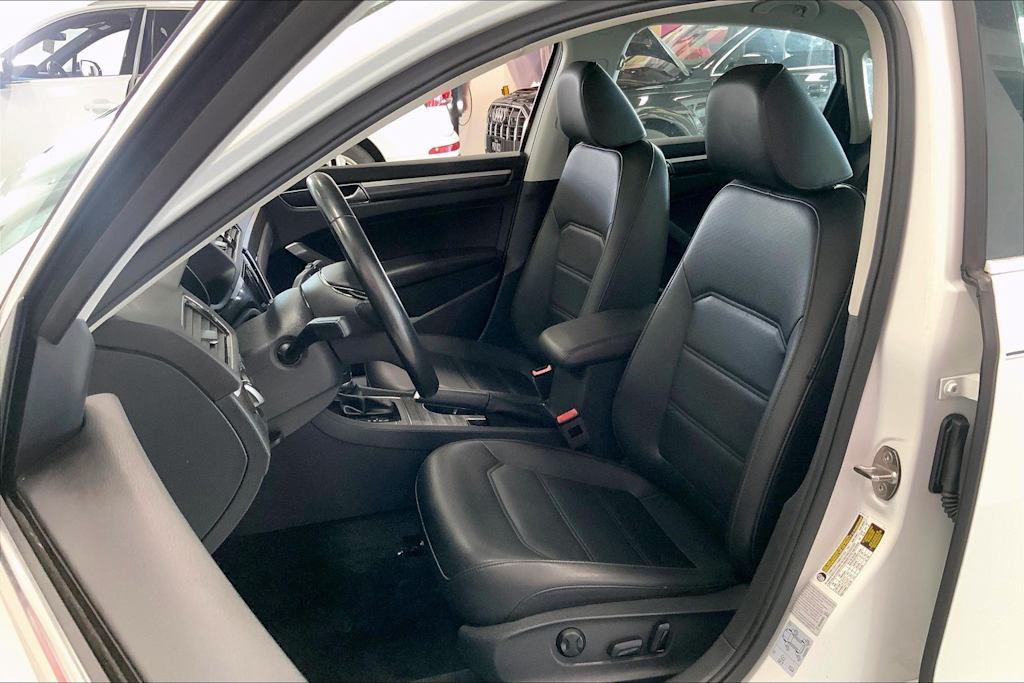 Thumbnail: 2018 Volkswagen Passat - 10