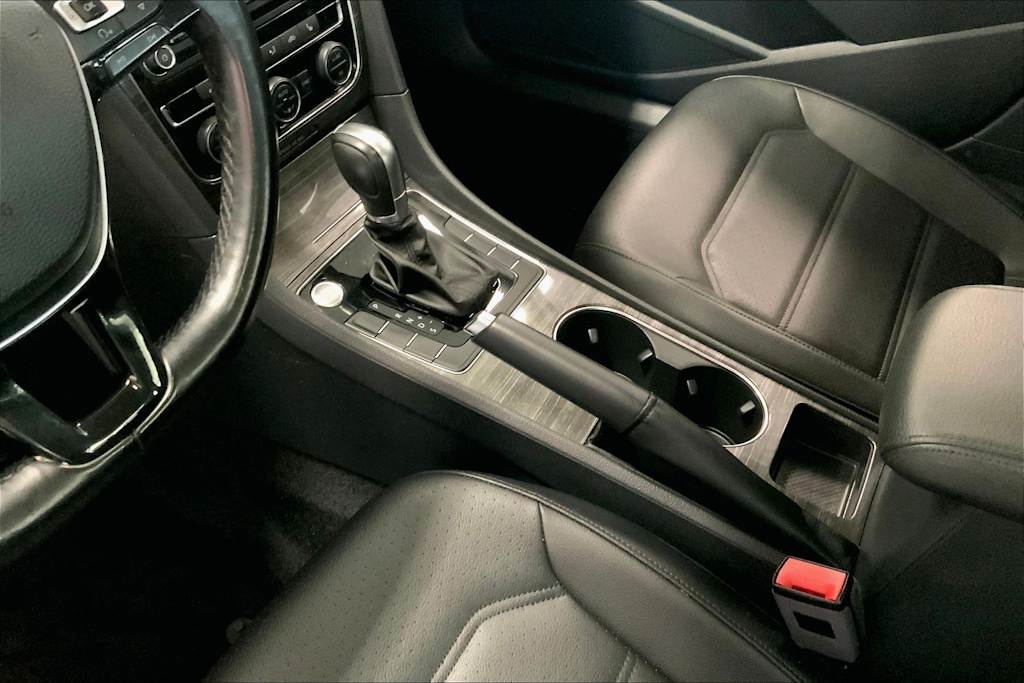 Thumbnail: 2018 Volkswagen Passat - 16