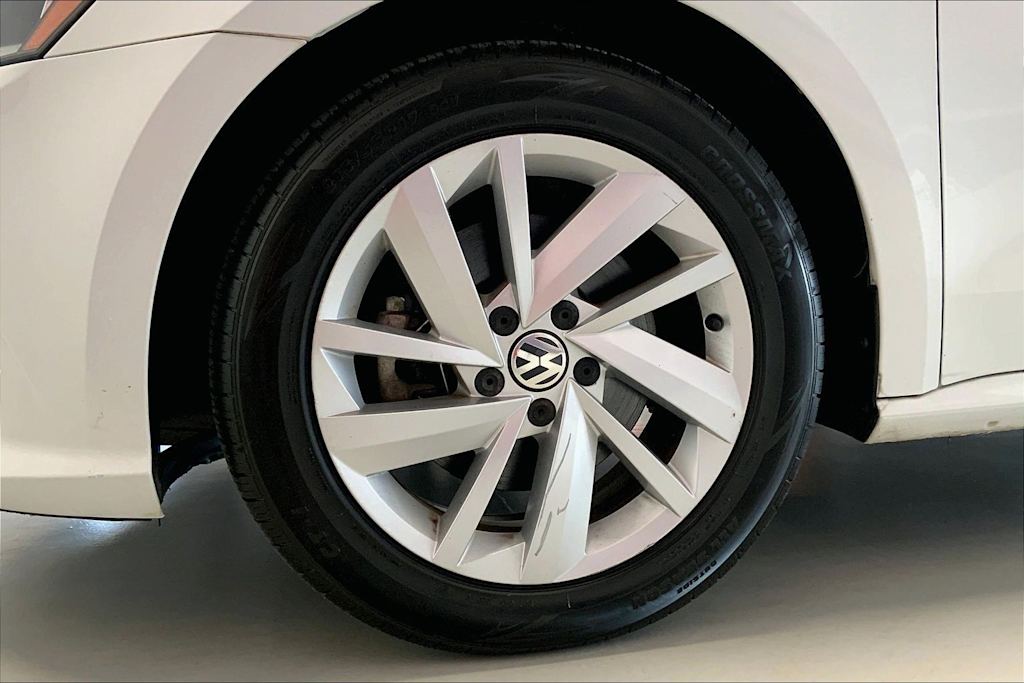 Thumbnail: 2018 Volkswagen Passat - 8