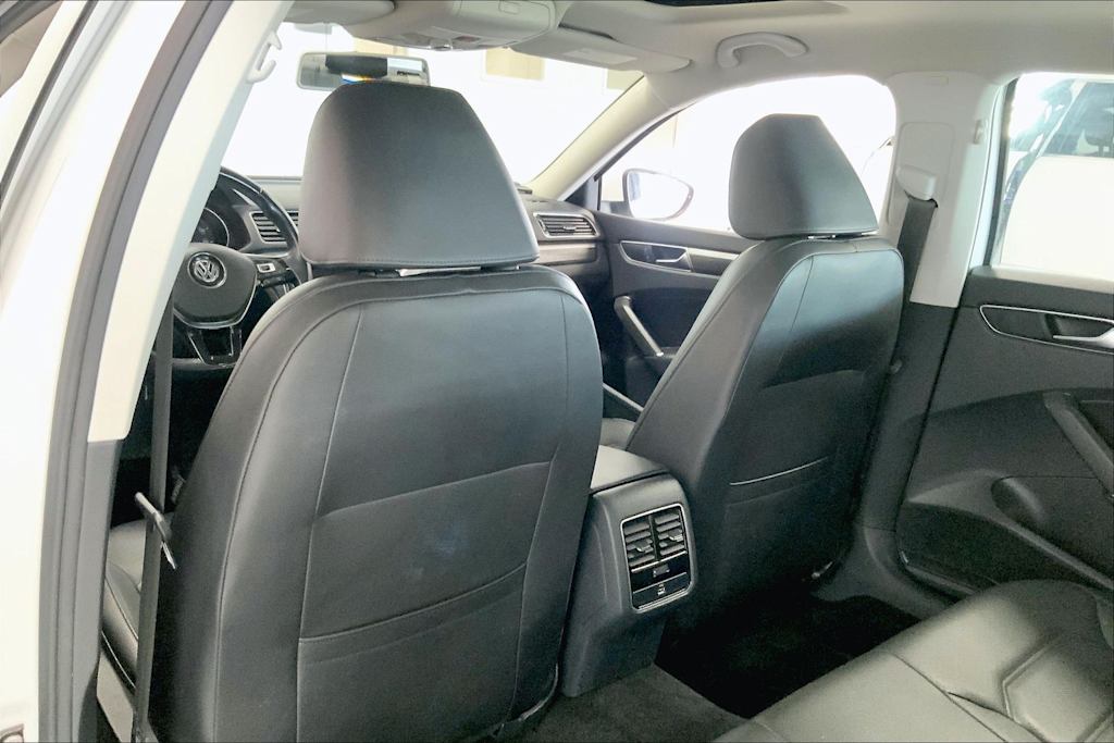 Thumbnail: 2018 Volkswagen Passat - 12