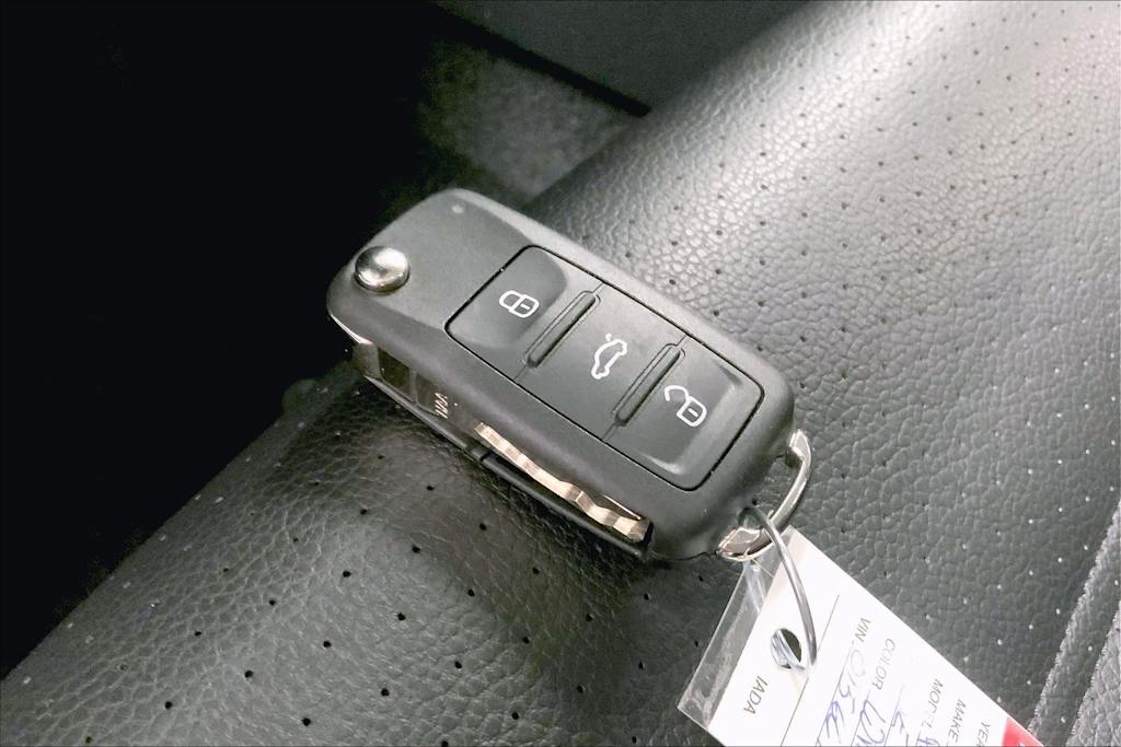 Thumbnail: 2018 Volkswagen Passat - 19