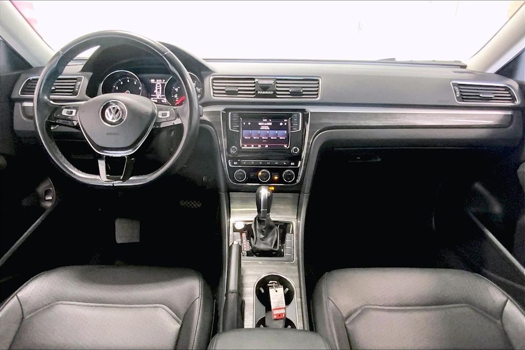 Thumbnail: 2018 Volkswagen Passat - 9