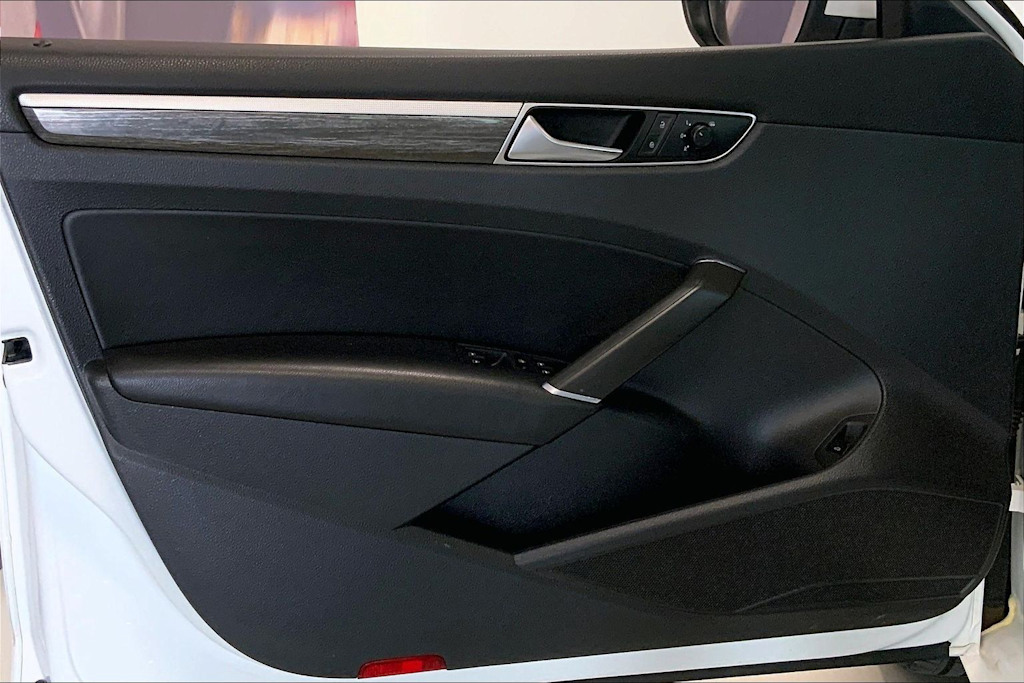 Thumbnail: 2018 Volkswagen Passat - 25