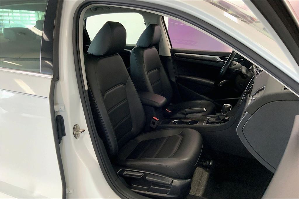 Thumbnail: 2018 Volkswagen Passat - 11