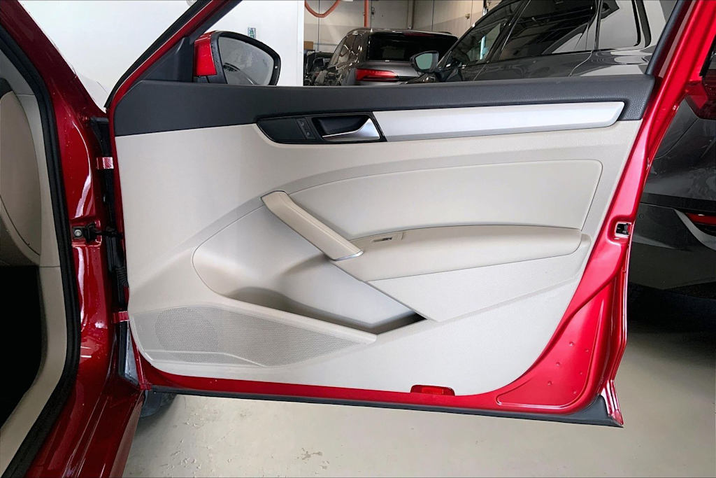 Thumbnail: 2021 Volkswagen Passat - 24
