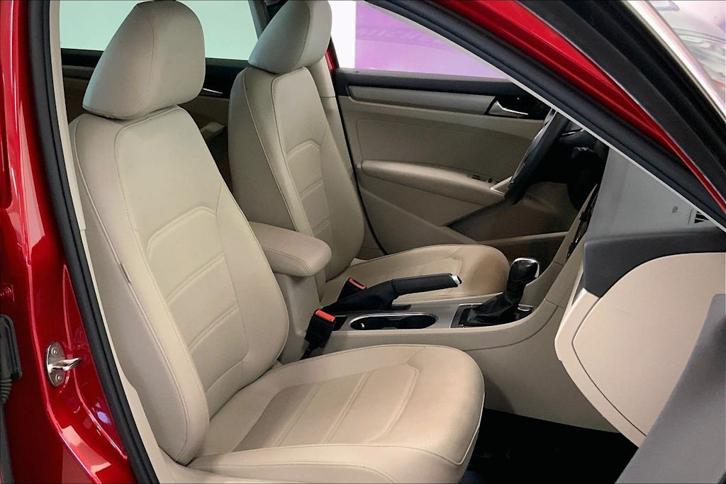 Thumbnail: 2021 Volkswagen Passat - 9