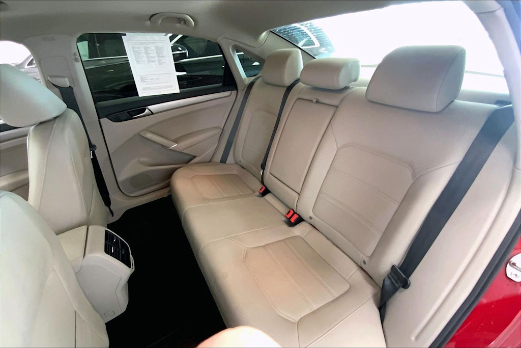 Thumbnail: 2021 Volkswagen Passat - 25