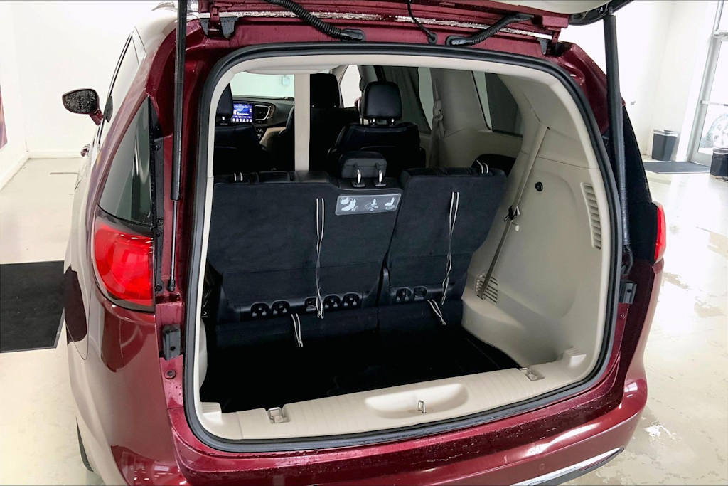 Thumbnail: 2018 Chrysler Pacifica - 20