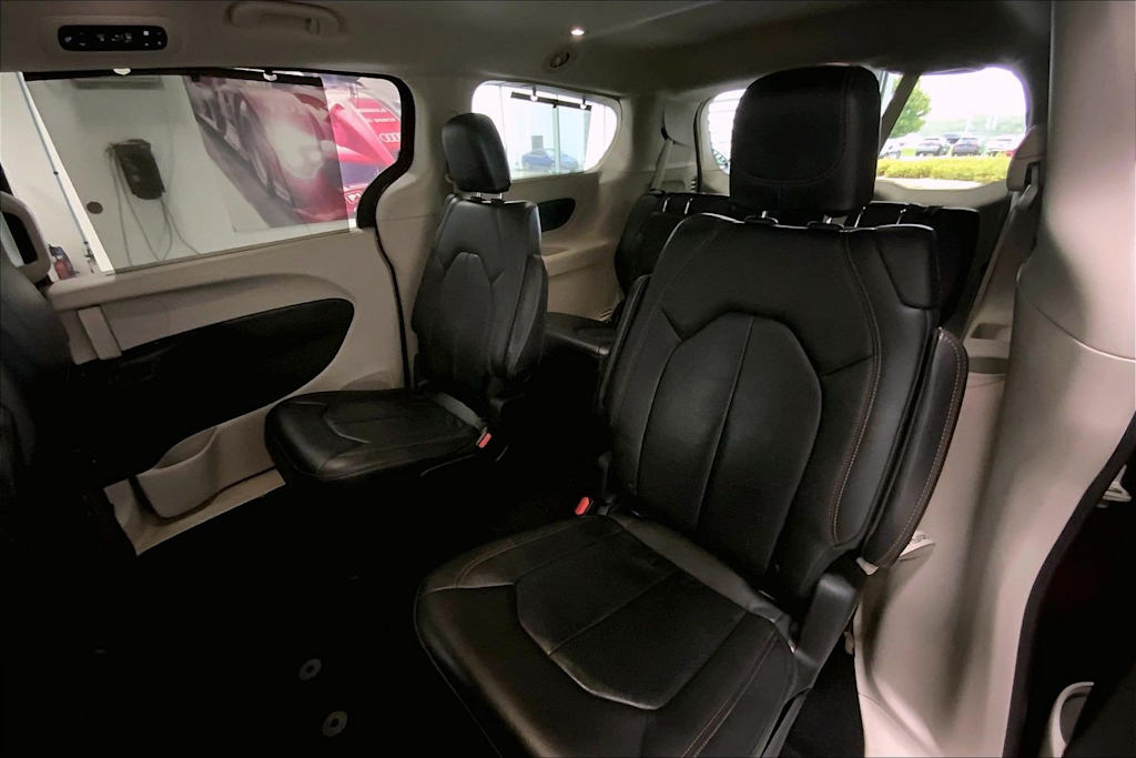 Thumbnail: 2018 Chrysler Pacifica - 26