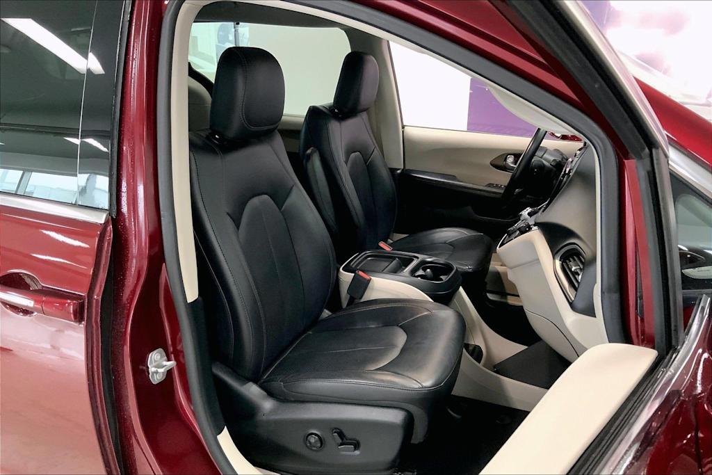 Thumbnail: 2018 Chrysler Pacifica - 7