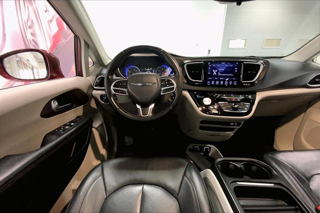 Thumbnail: 2018 Chrysler Pacifica - 18