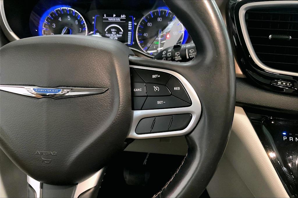Thumbnail: 2018 Chrysler Pacifica - 23