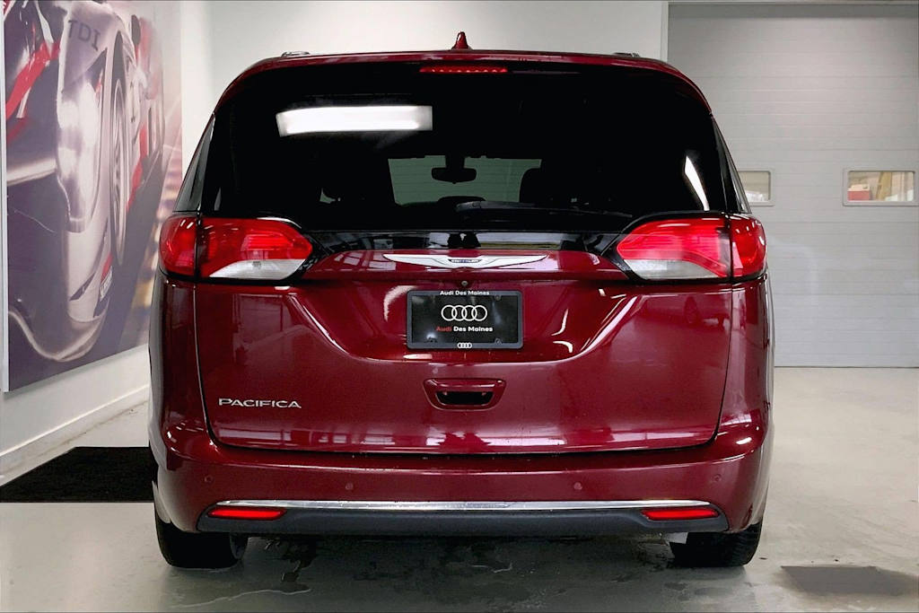 Thumbnail: 2018 Chrysler Pacifica - 15