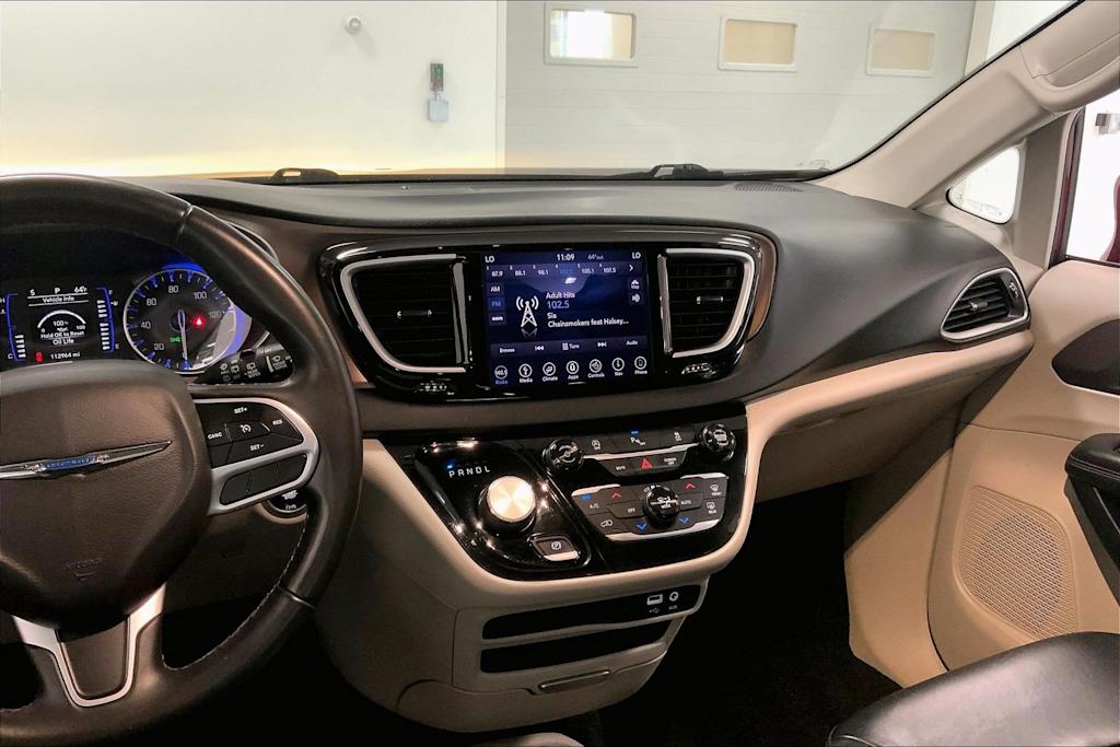 Thumbnail: 2018 Chrysler Pacifica - 6