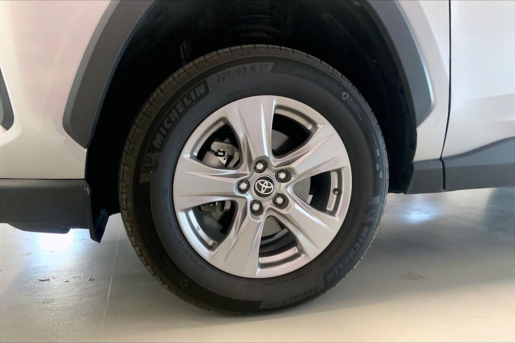 Thumbnail: 2022 Toyota RAV4 - 8