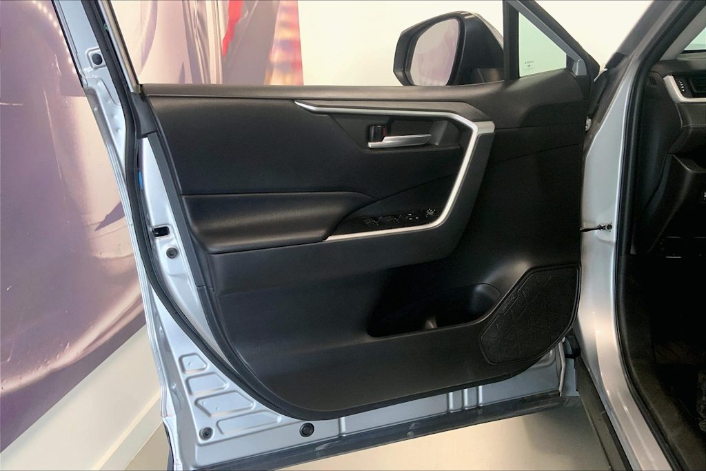 Thumbnail: 2022 Toyota RAV4 - 25