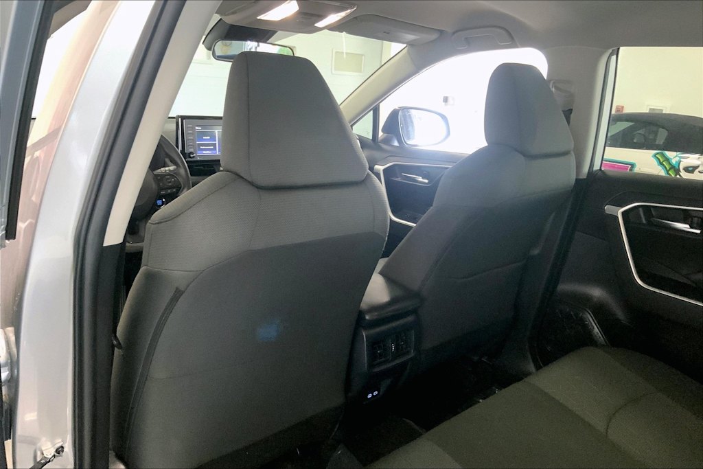 Thumbnail: 2022 Toyota RAV4 - 12