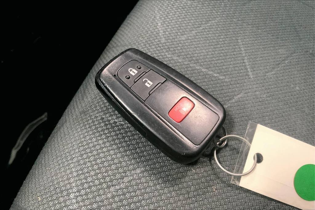 Thumbnail: 2022 Toyota RAV4 - 19