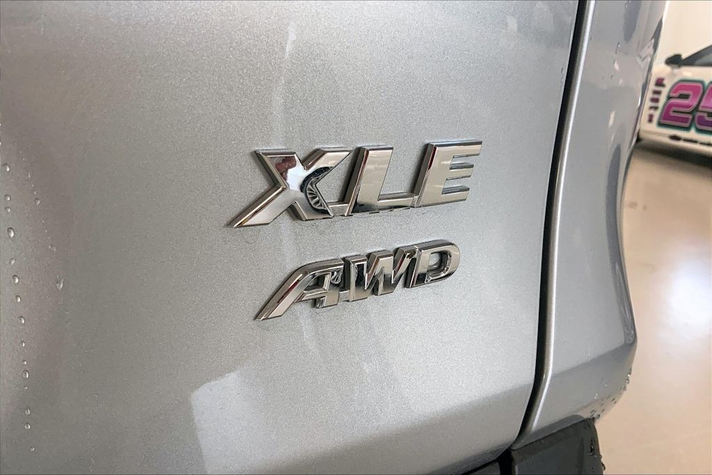 Thumbnail: 2022 Toyota RAV4 - 7