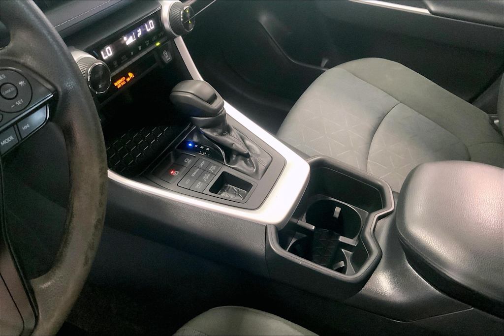 Thumbnail: 2022 Toyota RAV4 - 16