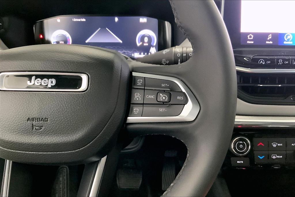 Thumbnail: 2023 Jeep Compass - 23