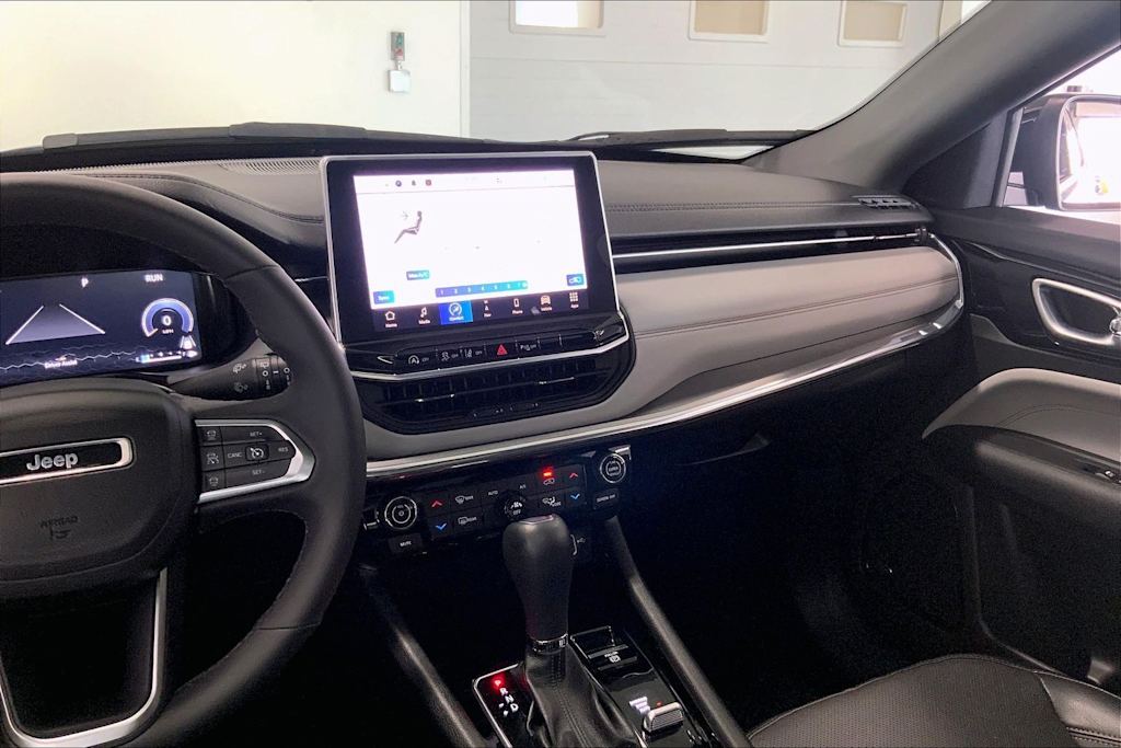 Thumbnail: 2023 Jeep Compass - 14