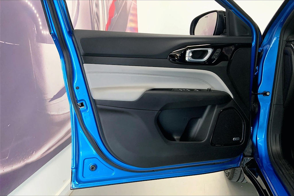 Thumbnail: 2023 Jeep Compass - 25