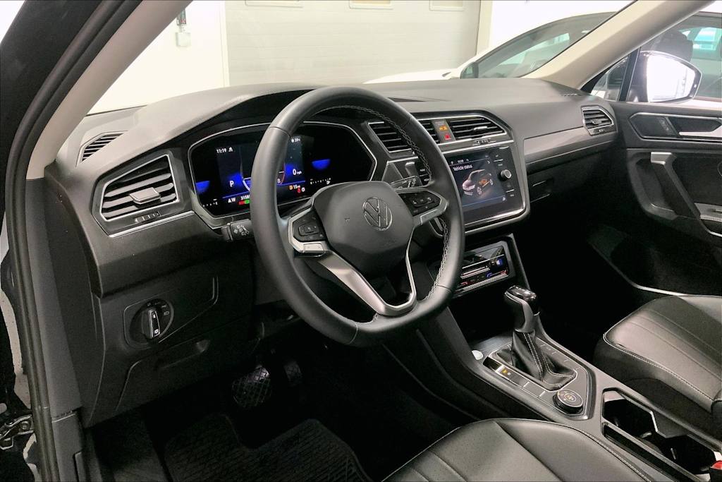 Thumbnail: 2022 Volkswagen Tiguan - 2