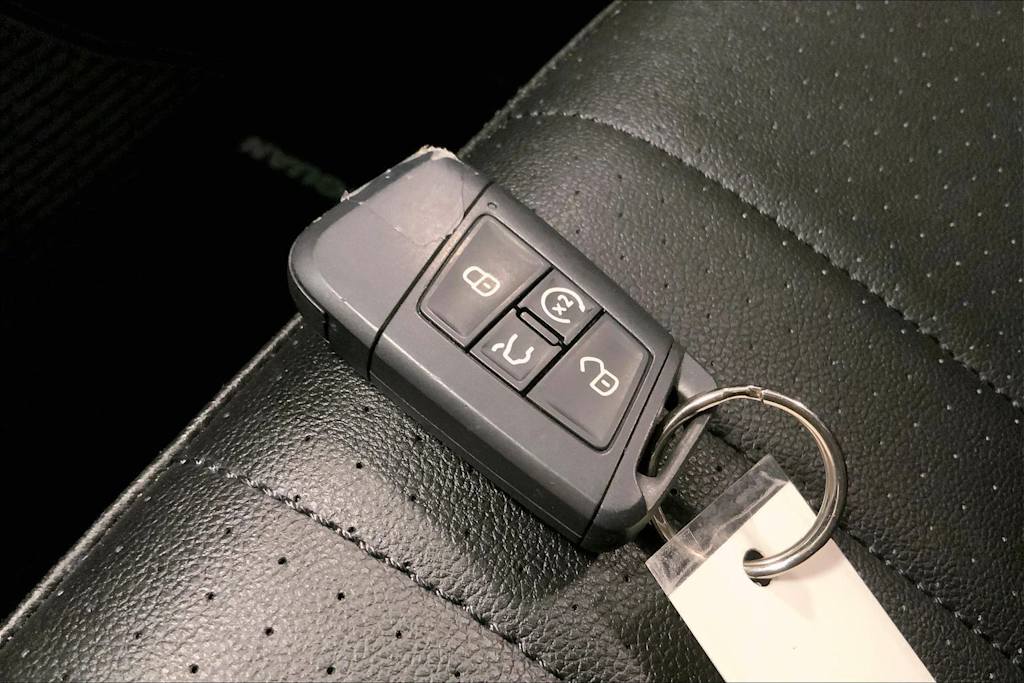 Thumbnail: 2022 Volkswagen Tiguan - 17