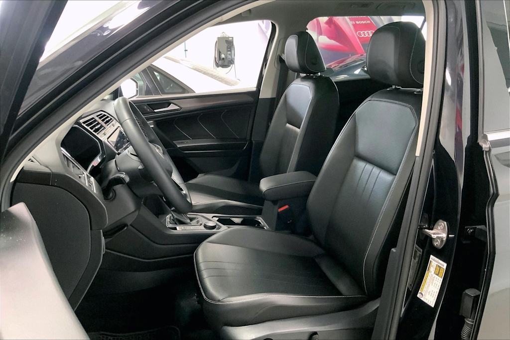 Thumbnail: 2022 Volkswagen Tiguan - 8