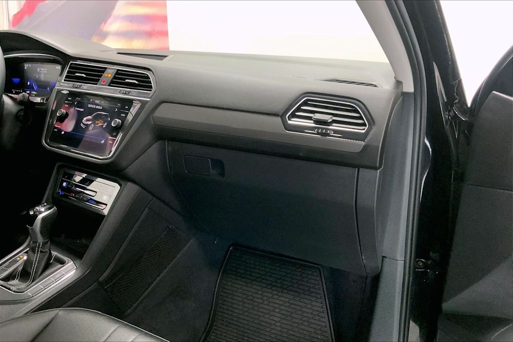 Thumbnail: 2022 Volkswagen Tiguan - 21