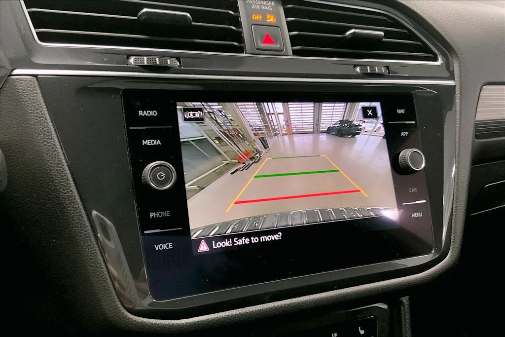 Thumbnail: 2022 Volkswagen Tiguan - 15
