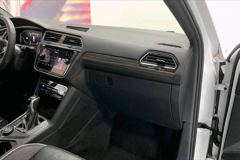 Thumbnail: 2022 Volkswagen Tiguan - 21