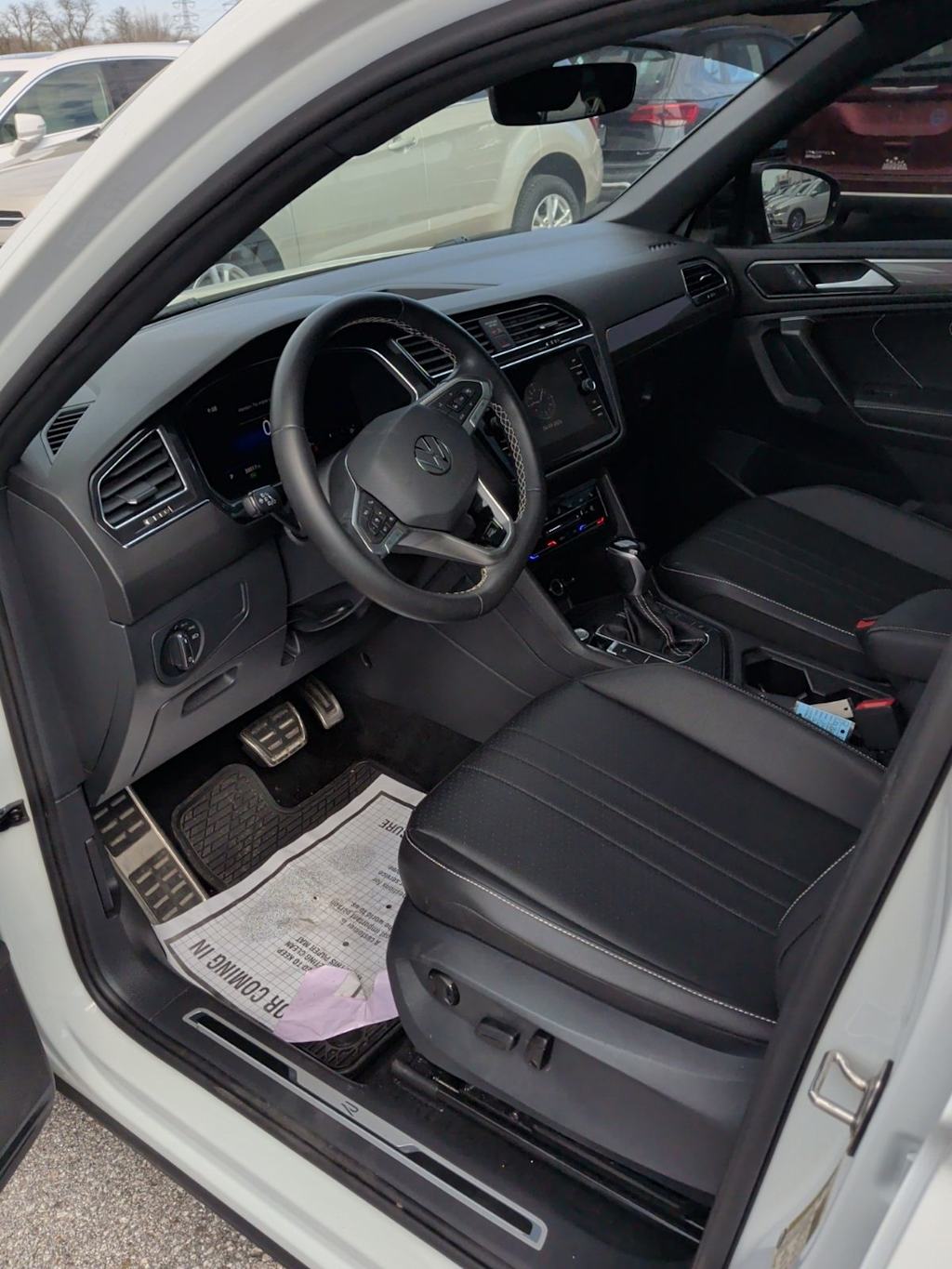 Thumbnail: 2023 Volkswagen Tiguan - 7