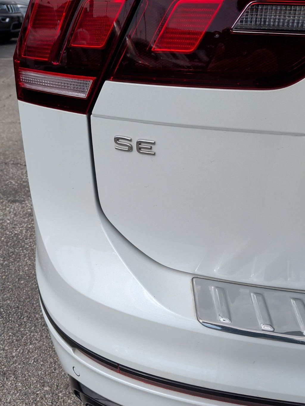 Thumbnail: 2023 Volkswagen Tiguan - 8