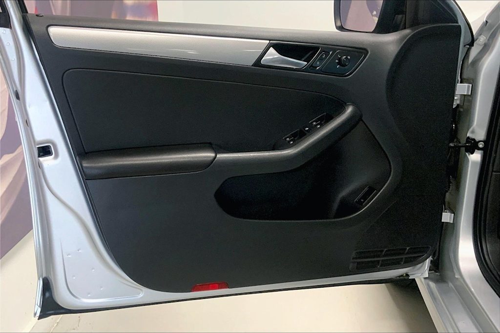 Thumbnail: 2015 Volkswagen Jetta - 24