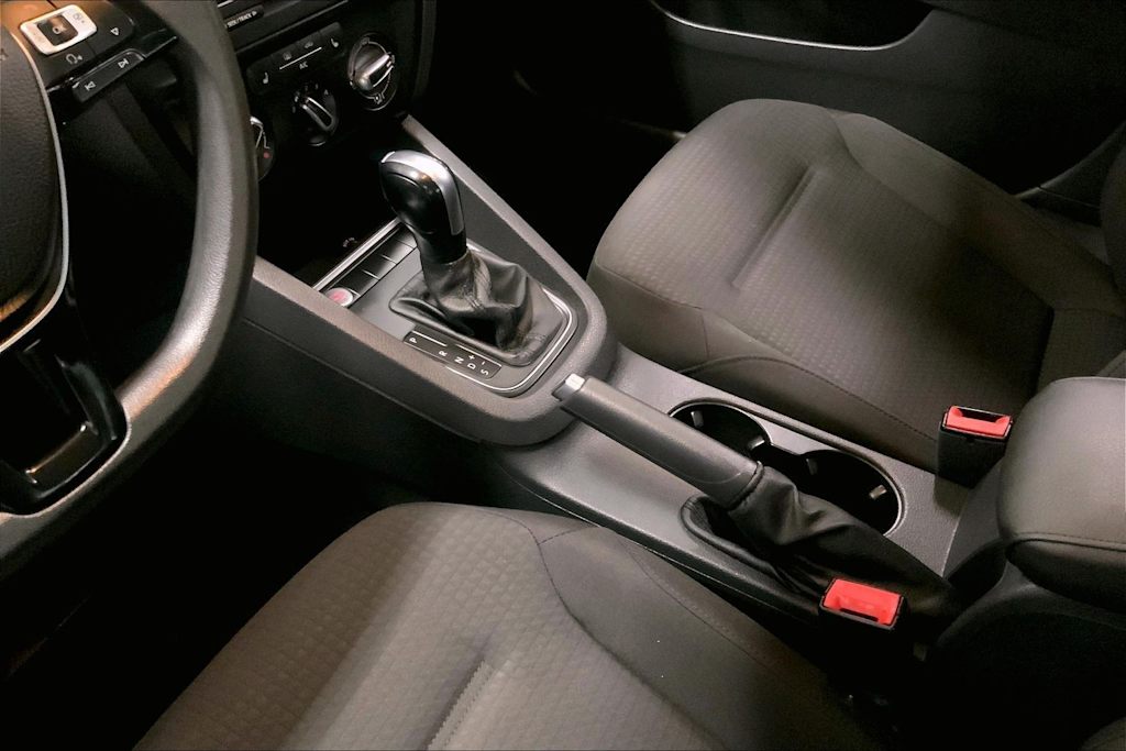 Thumbnail: 2015 Volkswagen Jetta - 16