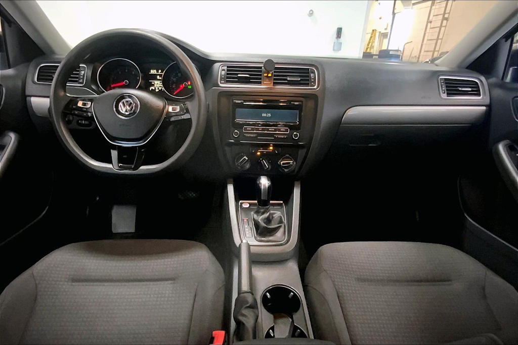 Thumbnail: 2015 Volkswagen Jetta - 9