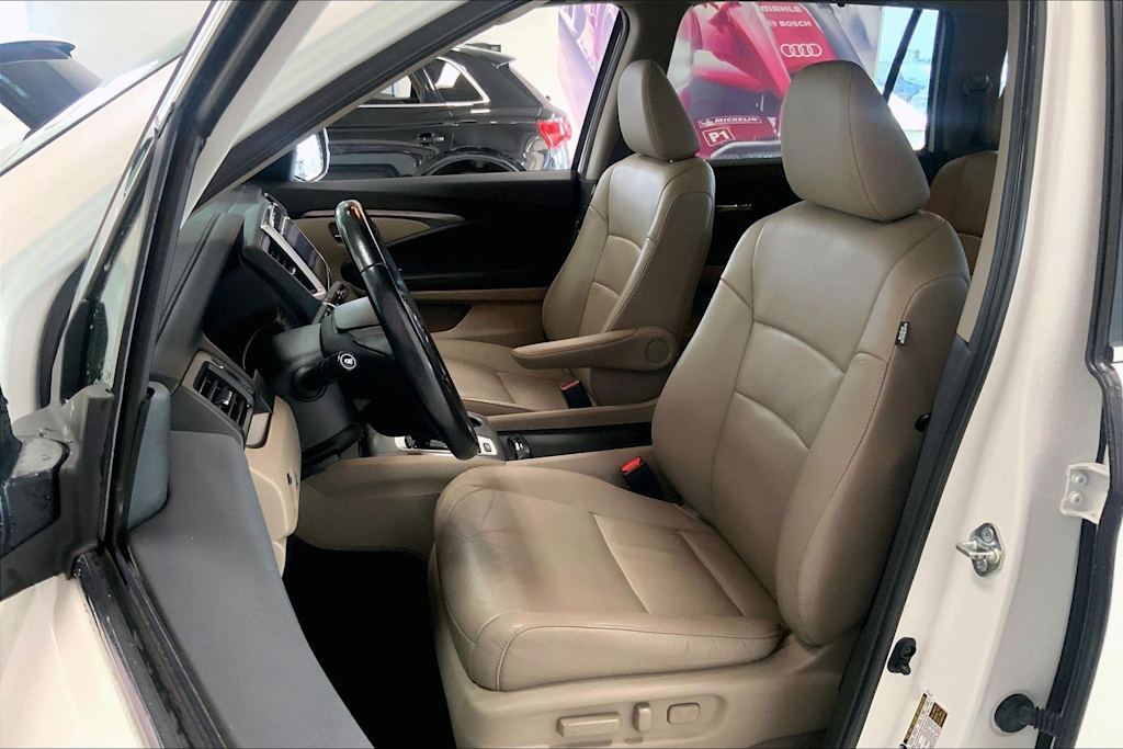 Thumbnail: 2016 Honda Pilot - 9
